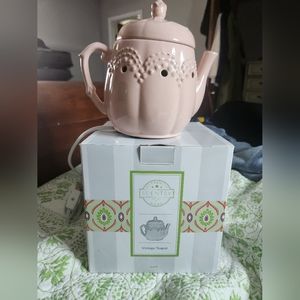 NEW! Vintage Teapot Scentsy Warmer + Bulb